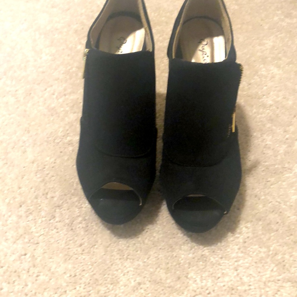 Heels - Picture 2 of 3